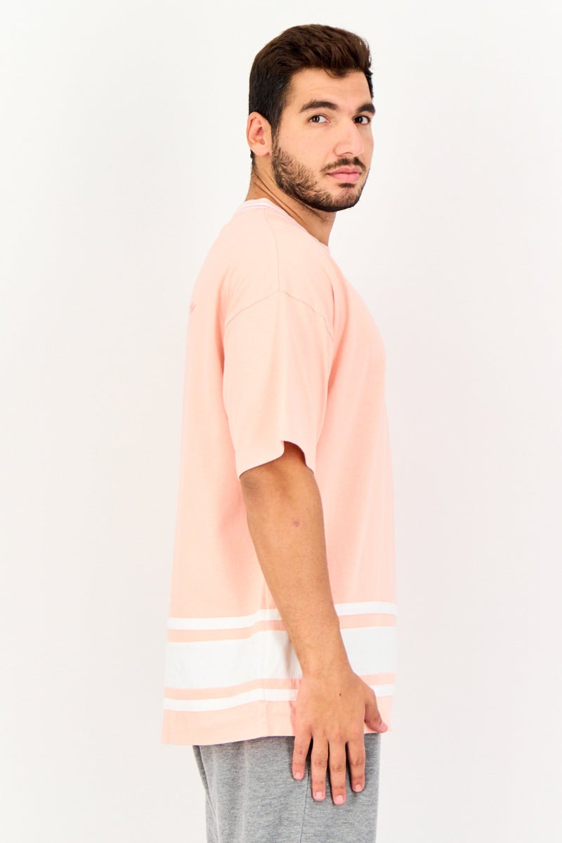 Champion تي شيرت رياضي للرجال بأكمام قصيرة بشعار العلامة التجارية، وردي - Image 3